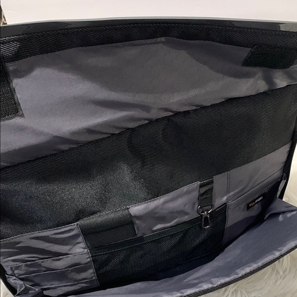 SOLO New York Urban Chrysler Briefcase Laptop case - Picture 9 of 12